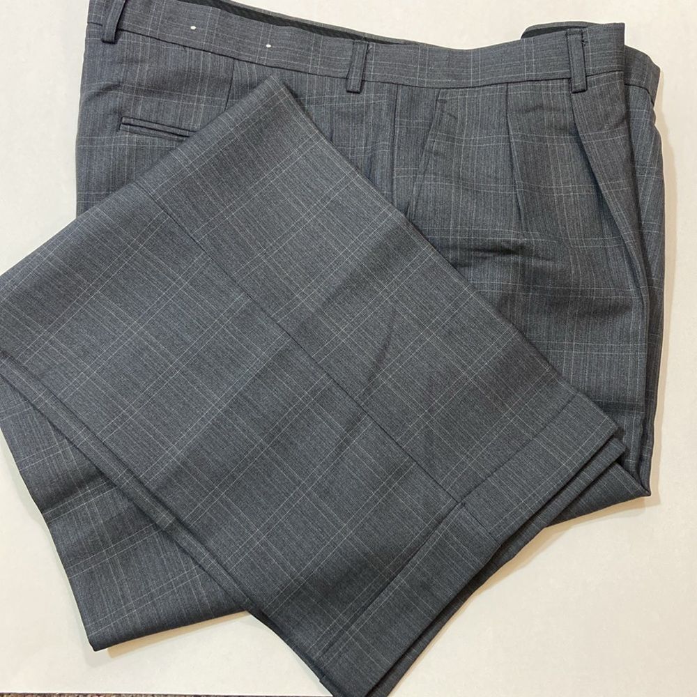 BERTUCCI Grey Plaid Dress Pants Men’s Size 40x32